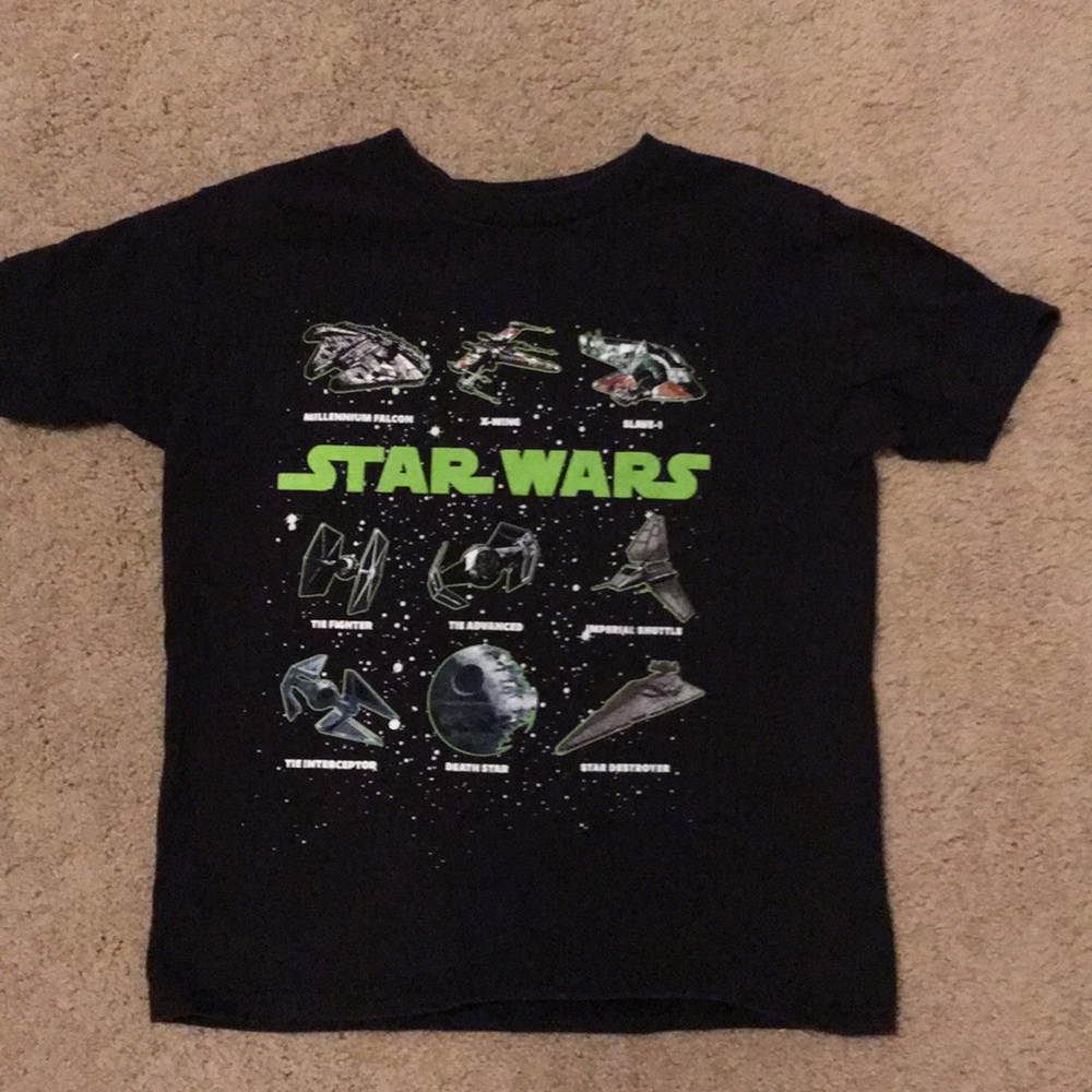 Boys Star Wars T-shirt size small 6/7 Millennial Falcon Ship
